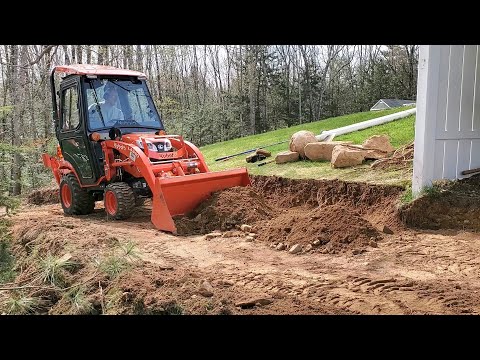 Видео: Покорение склона с 22-сильным мотоциклом Kubota BX23S