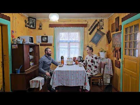 Видео: ПРАЗДНИЧНЫЕ ХЛОПОТЫ И ЗИМОВКА В ДЕРЕВЕНСКОМ ДОМЕ ВОЗЛЕ ЛЕСА! Сельская жизнь и ностальгия!
