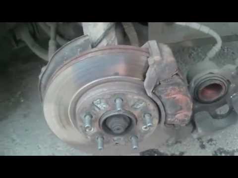 Видео: Ежегодная диагностика тормозов.  Передние + Коментарии.  Мазда 6 GG