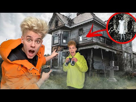 Видео: ПРОНИКЛИ В ЗАБРОШЕННЫЙ ДОМ НА КЛАДБИЩЕ