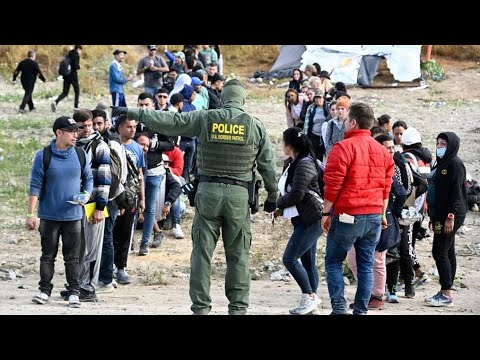 Видео: Почему они идут в США через Мексику, а не через Канаду?