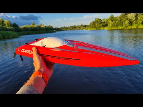 Видео: ПОЛНЫЙ ОТРЫВ на бешеном катере UDI RC Arrow! ... RC Boat