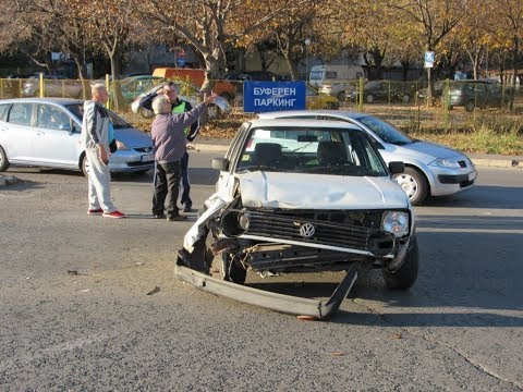 Видео: 77-годишен със „златен“ талон направи първото си произшествие