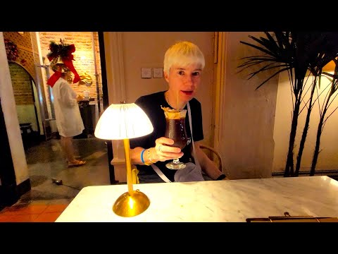 Видео: ПОПАЛИ В ОТЕЛЬ С ДИКАПРИО НА ПХУКЕТЕ/СТАРЫЙ ГОРОД И КОФЕ С АНАНАСОМ