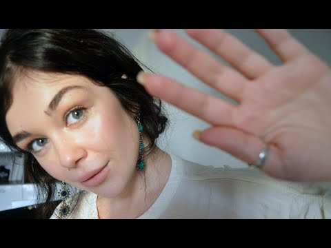 Видео: АСМР шепот /конфетка 👄🍬 прикосновения к камере / ASMR camera tapping