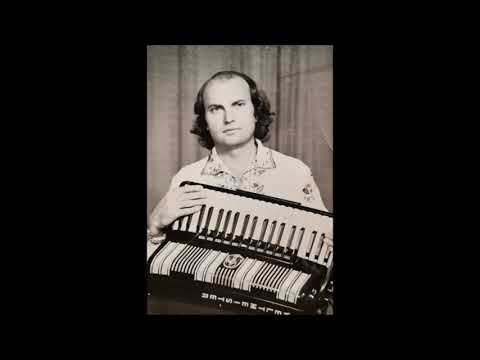 Видео: Димитър  Димитров  ''пижо'' -акордеон.