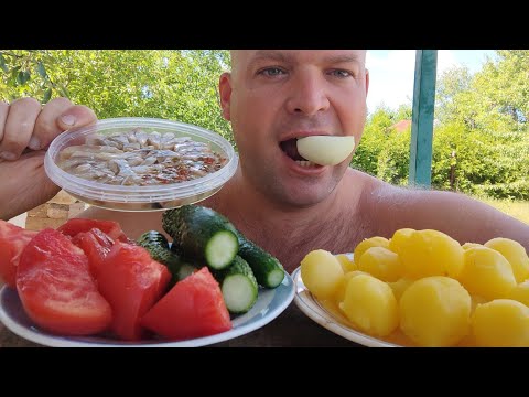 Видео: МУКБАНГ картошка и селёдка/ОБЖОР свежие овощи