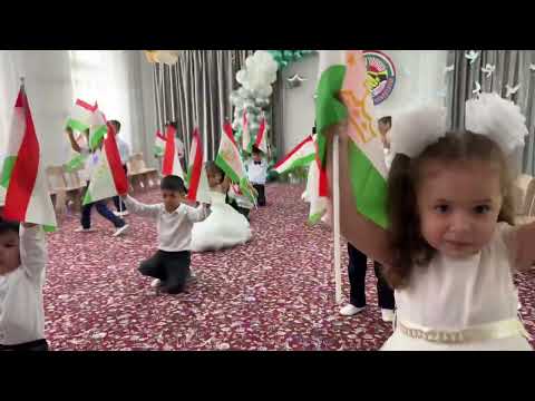 Видео: Выступление выпускников детского сада Дилоро в честь 27 июня « День Единства»
