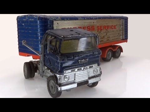Видео: Грузовик Ford H с откидной кабиной и съемным прицепом. Корги Майор №1137 ремонт.