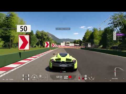 Видео: Пагани Хуайра срещу Нисан Джи Ти Ар/Pagani Huayra vs Nissan GT R