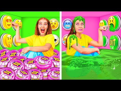 Видео: 1000 Загадочных Кнопок и Только Одна Тебя Спасет | Смешные Cитуации от DuKoDu Challenge