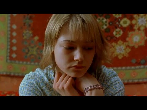 Видео: Мать бросила дочь, и ей пришлось выживать в одиночку