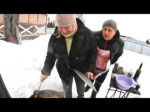 Видео: ОТМЕЧАЕМ ПРАЗДНИК/ГОТОВИМ НА ПРИРОДЕ/ДЕРЕВЕНСКАЯ ЖИЗНЬ