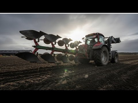 Видео: Пахота 2025: Трактор  VALTRA с Поворотным Плугом ! Первое поле и первая поломка
