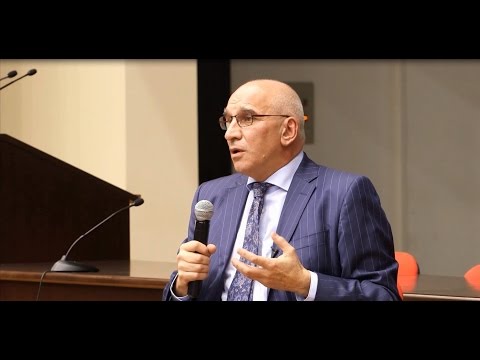 Видео: Левон Хампарцумян пред студенти в УНСС - първа лекция от Бизнес Мастър Клас