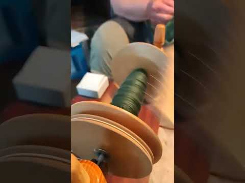 Видео: ПРЯДЕНИЕ КОЗЬЕГО ПУХА #handspunyarn #spinning #прядение #пряхафест #пряжадлявязания