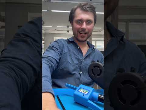 Видео: Челик из Монако самостоятельно чистит iMac