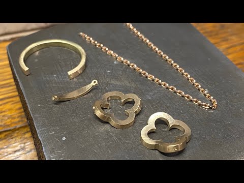 Видео: MAKING GOOD RING IN THE FROM OF A  FLOWER WHIT DIAMOND 18K [золотое кольцо в виде цветка]