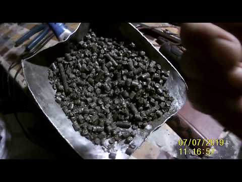 Видео: пелетная горелка 3 й год топим