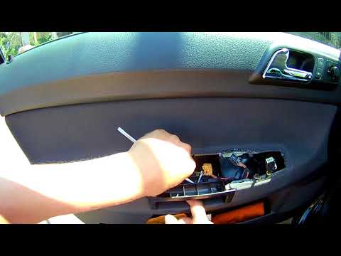 Видео: Volkswagen Polo, 2008 КАК СНЯТЬ ОБИВКУ ВОДИТЕЛЬСКОЙ ДВЕРИ