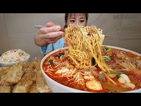 Видео: титр) Spicy Malatang Noodles Guobaorou Ham egg fried rice Lamb beef dumpling REAL SOUND ASMR MUKBANG