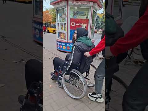 Видео: Доступний чи з бар'єрами. Інспекція частини Чернігова на безбар'єрність. 