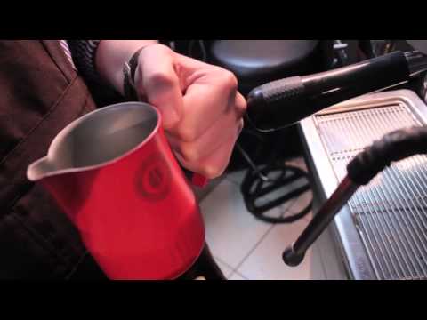 Видео: How to Froth Milk - CAPPUCCINO ! (Master Class) / Как Взбивать Молоко - КАПУЧИНО ! (Мастер Класс)