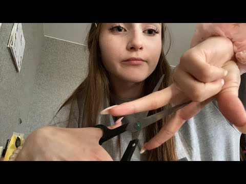 Видео: АСМР Чистка лица Слюнкой + Быстрая стрижка ГрЯзНоМу ДоМоВёНкУ