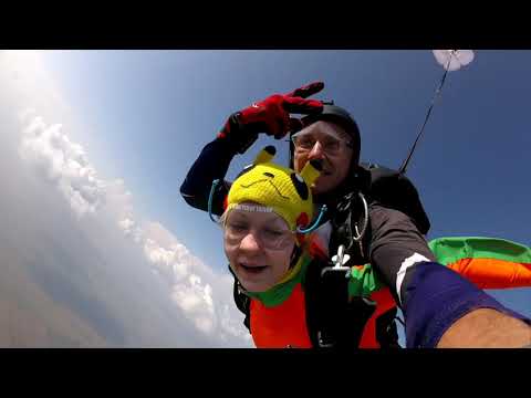 Видео: Аэродром Танай. Прыжок с Парашютом в Тандеме. Страшно ли Прыгать? Смотрите сами...