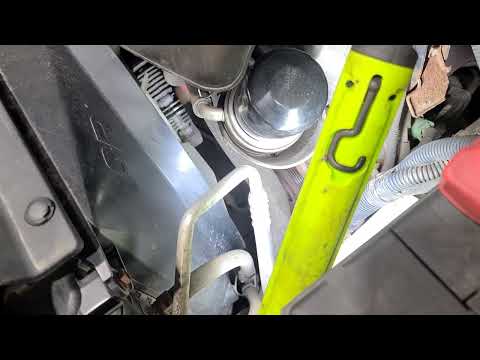 Видео: Визжащий шум кондиционера Toyota Tacoma 2010 года