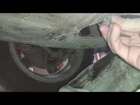 Видео: Замена масла на ваз 2108 09 99