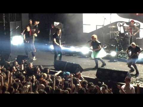 Видео: Слот - Одни (feat. Теона Дольникова)