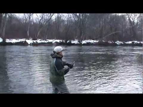 Видео: р. Бикин ноябрь 2011. Ловля тайменя