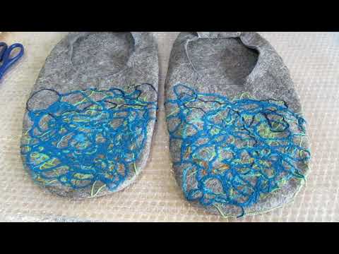 Видео: Валяю тапочки из карачаевской шерсти. 2-я серия. Уваливаю, делаю вырез, сажаю на колодку