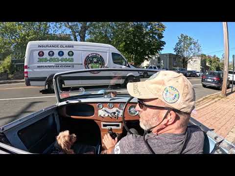 Видео: Прокатитесь вместе с «Холмсом» — уникальным Bugeye с правым рулем, выставленным на продажу!