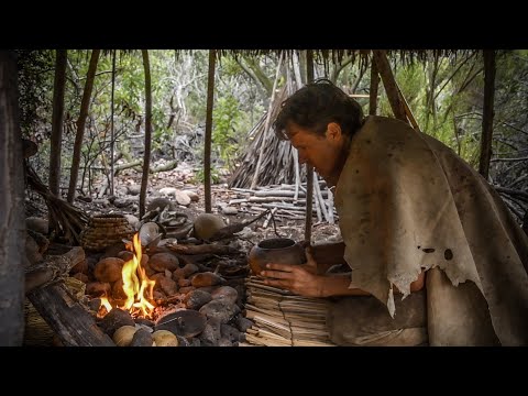 Видео: Первобытная ночь в хижине: шашлык из мидий и опунции