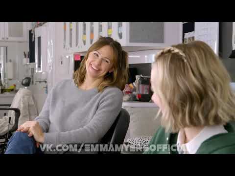 Видео: Эмма Майерс и Дженнифер Гарнер интервью в Hair Chair Interview with Emma Myers and Jennifer Garner