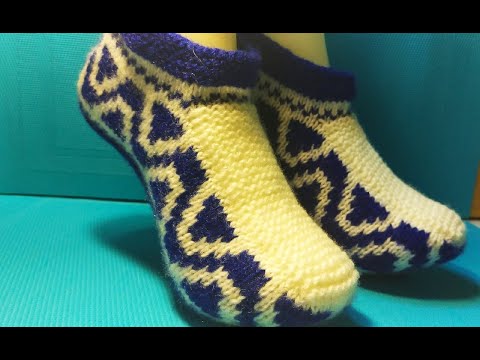 Видео: #532 ТАПОЧКИ СПИЦАМИ С ОРНАМЕНТОМ. МАСТЕР КЛАСС.