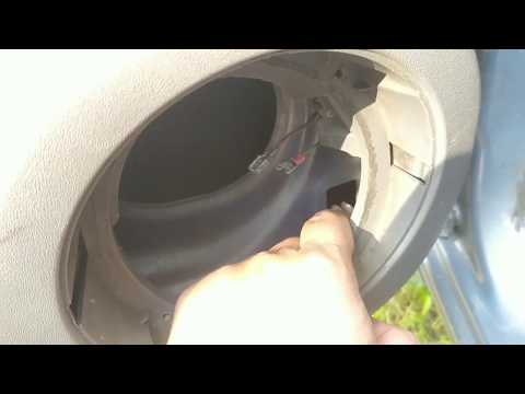 Видео: Снятие обшивки передней двери Рено сценик-2