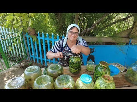 Видео: КВАСИМО ОГІРКИ на Зиму. Що я роблю із старими огірками.