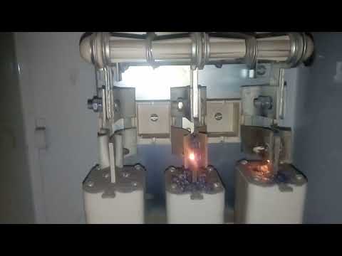 Видео: Горит рубильник на 250 А, подьезд на 40 квартир.