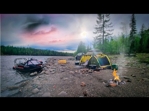 Видео: ЗАБРАЛИСЬ В САМУЮ ДИЧЬ. СЕВЕРНАЯ РЫБАЛКА. ОГРОМНЫЙ ТАЙМЕНЬ.  СТАРОВЕРЫ И ТАЙГА. ЭКСПЕДИЦИЯ НА СЕВЕР