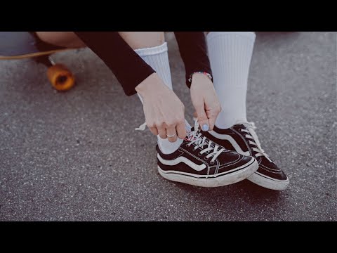 Видео: В КАКОЙ ОБУВИ КАТАТЬСЯ НА СКЕЙТБОРДЕ #скейтборд