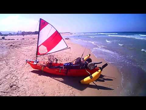 Видео: Каяк с парусом и педалями в Средиземном море 🌊 Рыбалка и троллинг 🎣