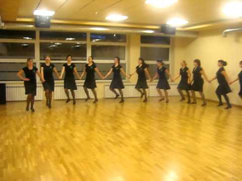 Видео: Бачковско хоро - Танцов клуб "7/ 8 - ми" /репетиция/