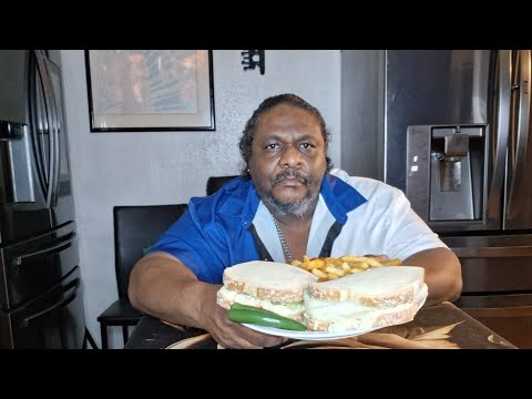 Видео: Сэндвичи с тунцом, хлебом на закваске и картофелем фри. Я никогда не пробовал тунец с хлебом на з...