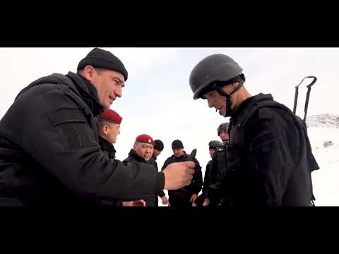 Видео: ЖИЭД ходимига ҳуқуқни муҳофаза қилиш органлари ходимлари учун шарафли бўлган алвон берет берилди