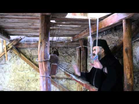 Видео: DSC 0293Празничен звън в Бачковския манастир.