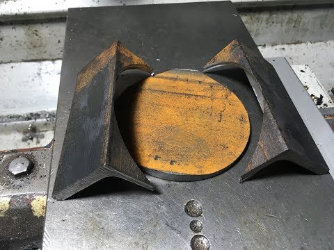 Видео: Вырезаю диск из отходов швеллера