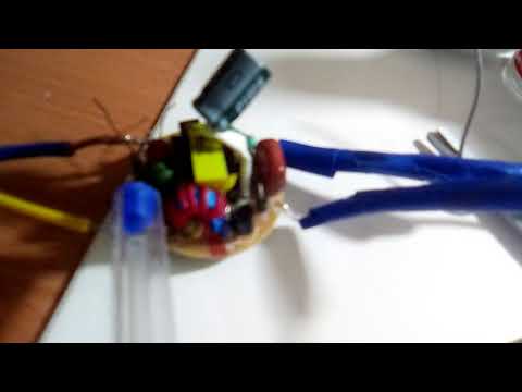 Видео: Включение двухэлектродной компактной люминесцентной  (КЛЛ) от электронного балласта.